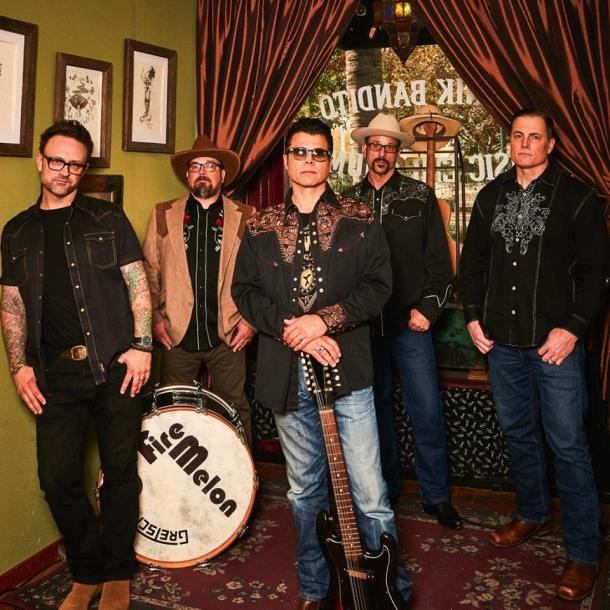 37132793_2064560146952279_676492915744178176_n