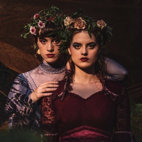 PREMIERE: Charm of Finches – Concentrate on Breathing&nbsp;[video]